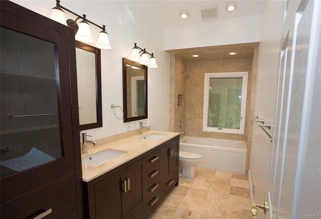 Photo - 49 Soulice Pl