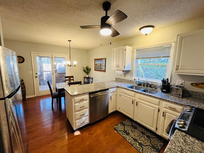 Photo - 27036 Fahleh Cove