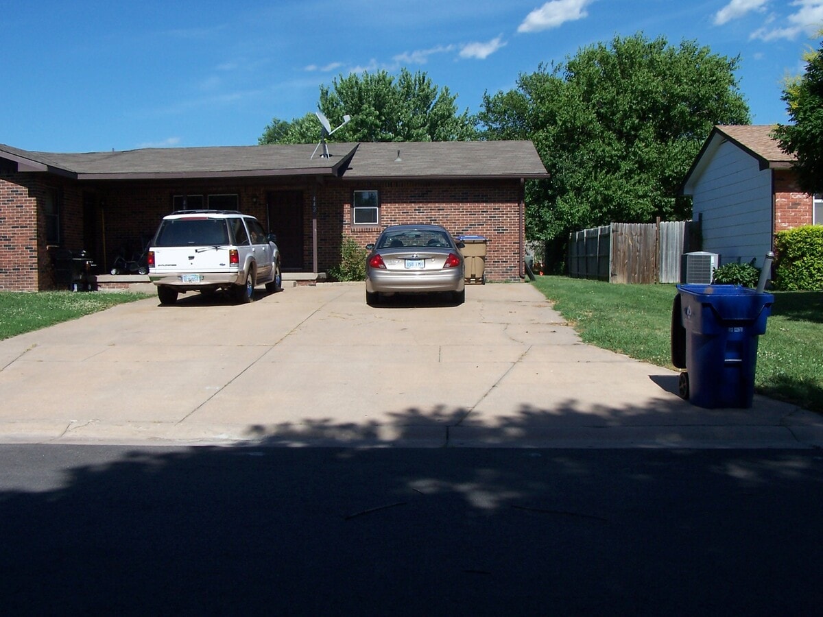 Photo - 444 Sunnyslope Ct N