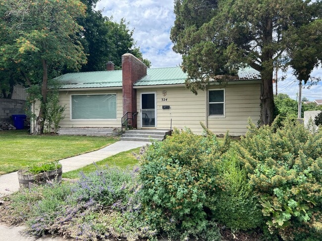 Building Photo - Darling 2 bed 1 bath house close to BYU-Idaho