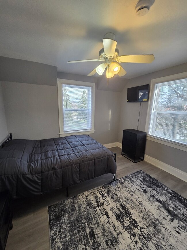 Building Photo - 763 Dupont St