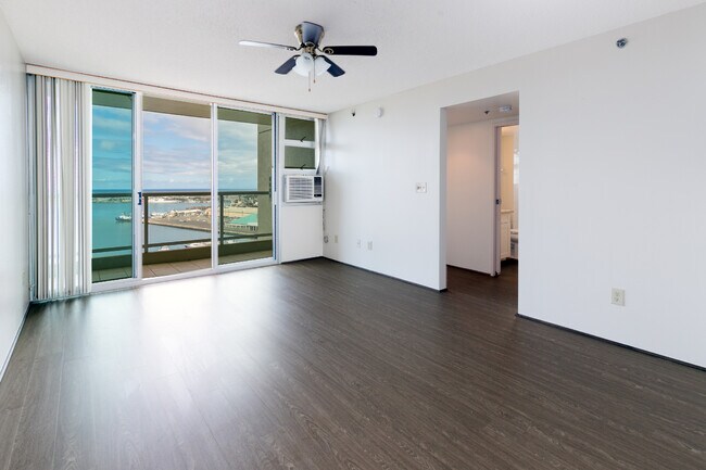 Photo - 215 N King St