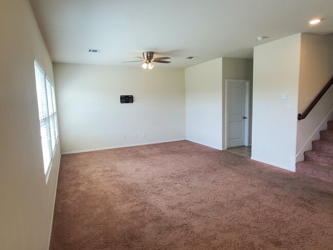 Photo - 248 Crowfoot Dr