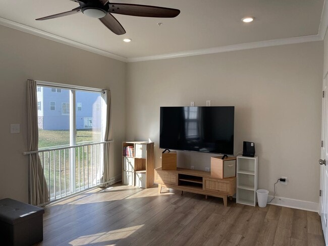 Photo - 1235 Greylock Ln