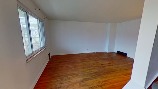 Photo - 11 W McNutt St