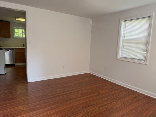 Photo - Maryville 37804 - 1 bedroom, bath in duplex, bottom unit - Contact Sharon Arnwine (865) 313-7215