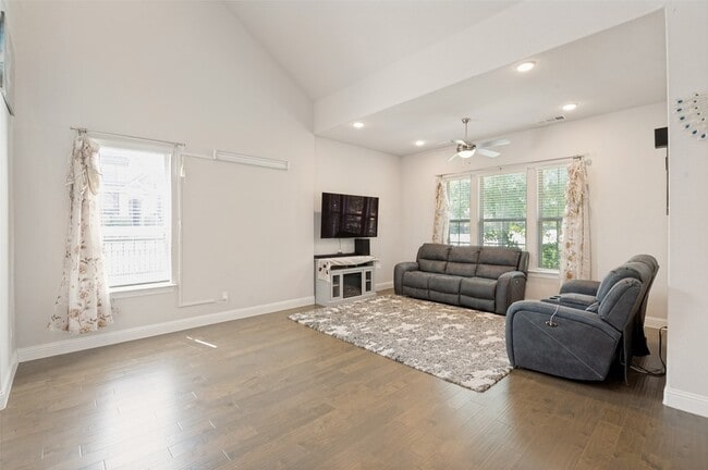 Photo - 12517 Murray Ln