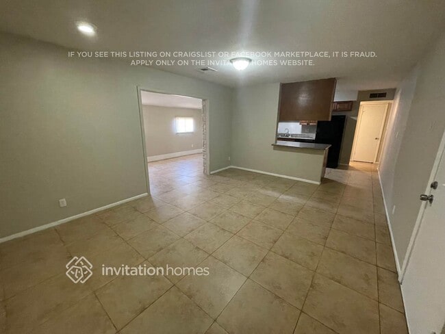 Photo - 823 W 17th Pl