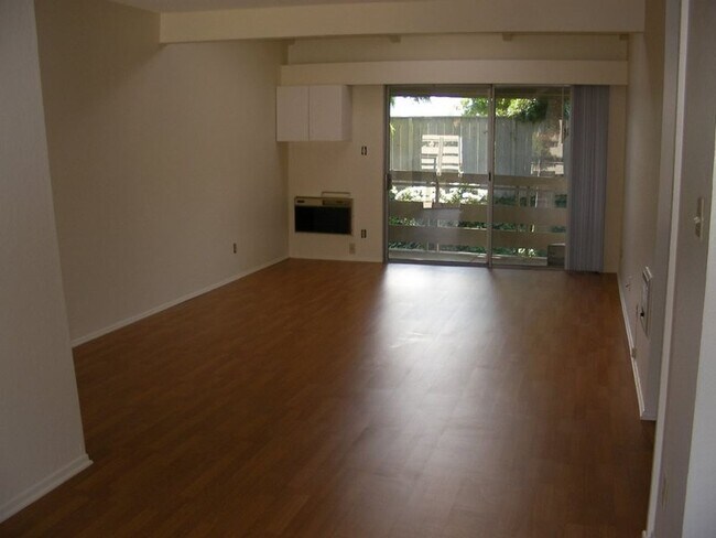 23732 Hillhurst Dr Unidad 34