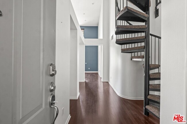 Photo - 1901 Victoria Ave Unit 201
