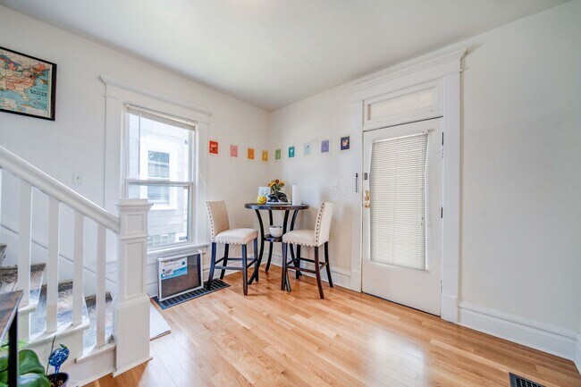 Photo - Ultimate 6-Bedroom House with Amazing Fron...