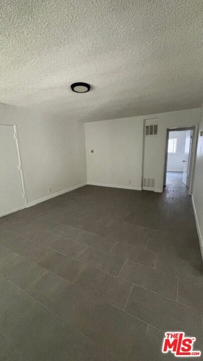 Photo - 8759 Tobias Ave Unidad apt 05