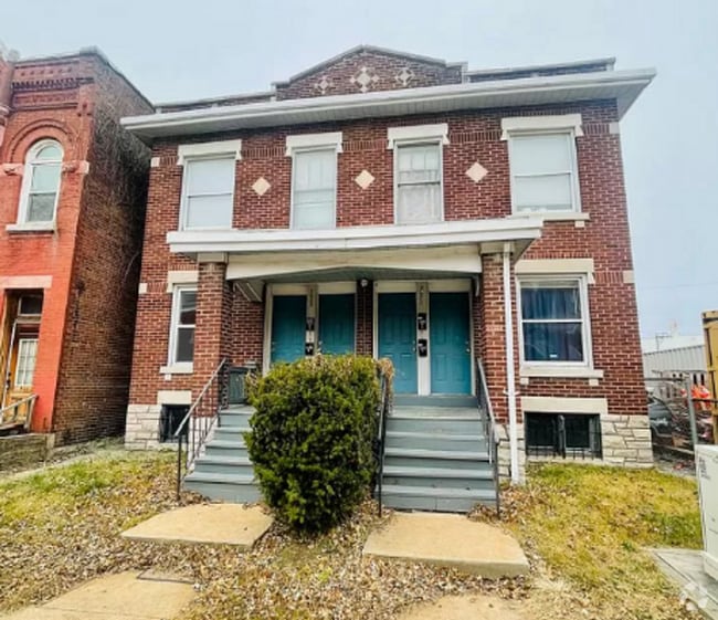 Building Photo - Coming Soon! One Bedroom Apartment with Wa... Unit 2623 Indiana Ave 1F