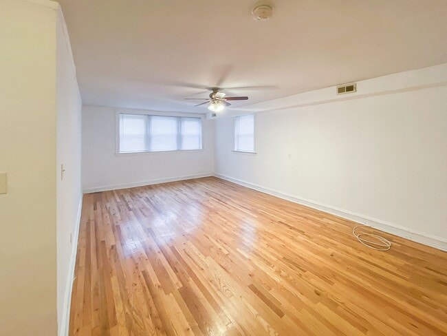 Photo - 1904 W Winnemac Ave Apartamentos Unidad GRD