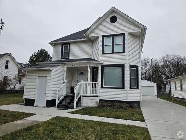 Building Photo - Beautifully Renovated 4 Bedroom Home w/ 2 ...