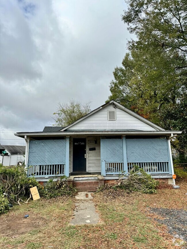 Building Photo - Roomy 3 bed 1 bath House in the Southside!