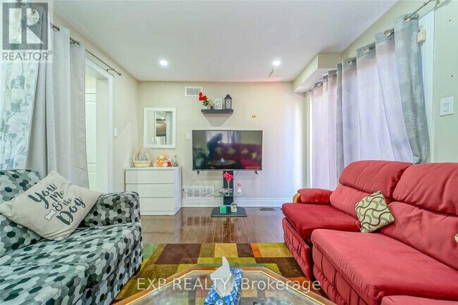 Photo - 7 Hollyhedge Ct