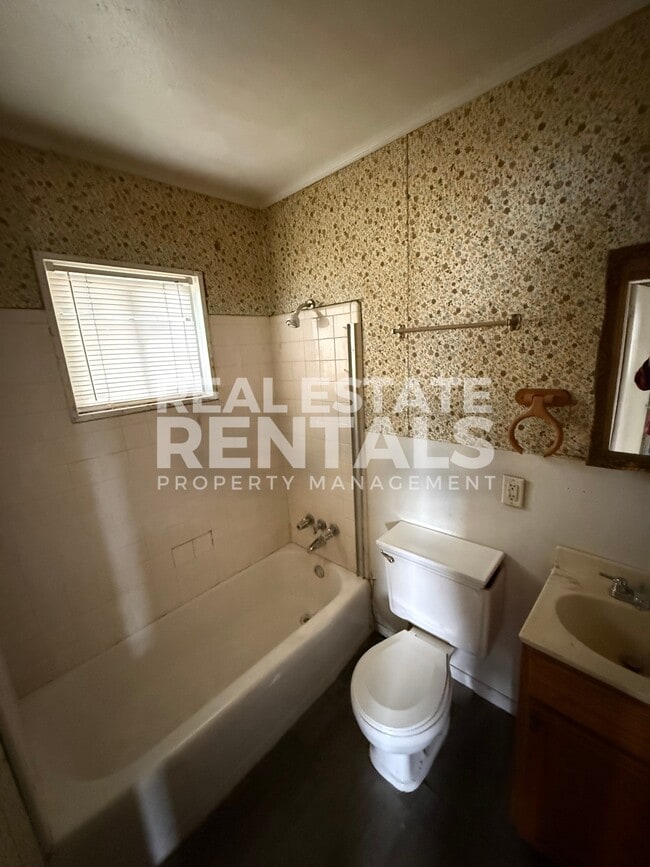 Photo - 303 Springdale Rd