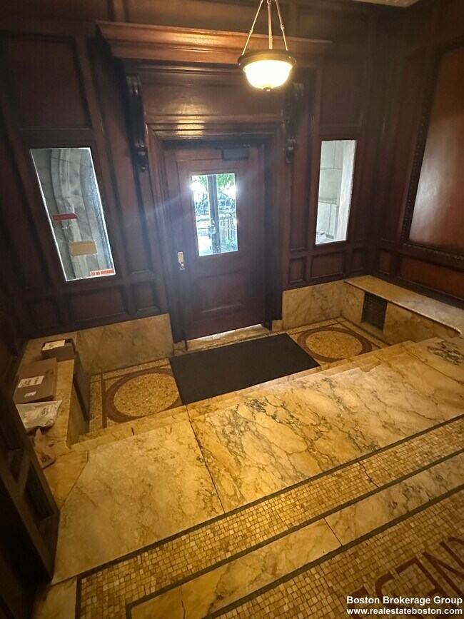 Photo - 857 Beacon St Unidad B-2