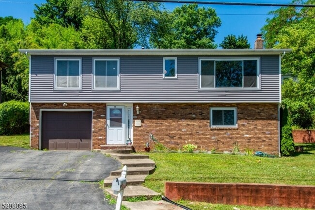 Building Photo - 19 Southwynde Dr