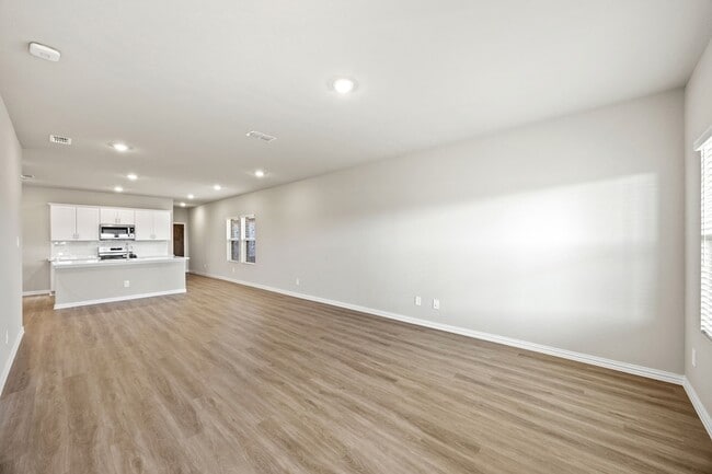 Photo - 607 Clover Crk Dr