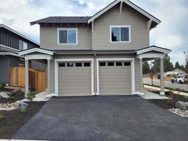 Building Photo - 61570 SE Lucia St Unit 1