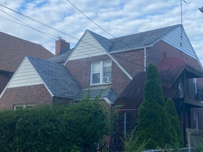 Building Photo - 4223 193rd St Unit 1FL