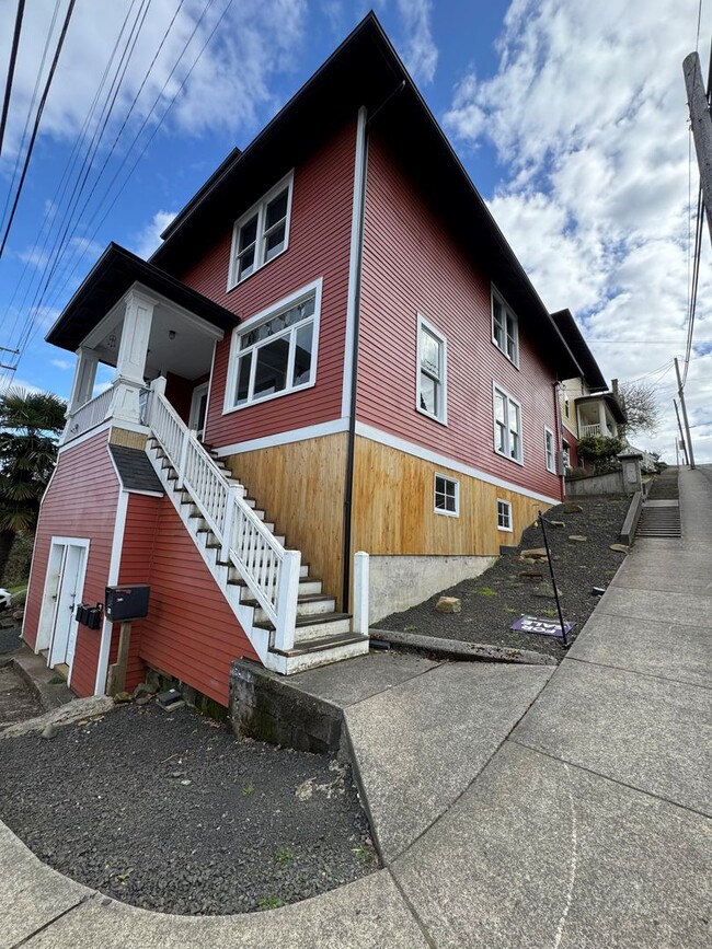 Building Photo - 811-813 Franklin Ave. Unit 811 Franklin Ave.