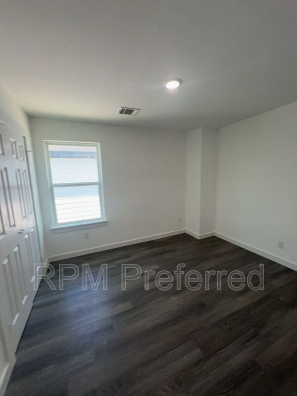 Photo - 6013 Wedgefield St Unit B