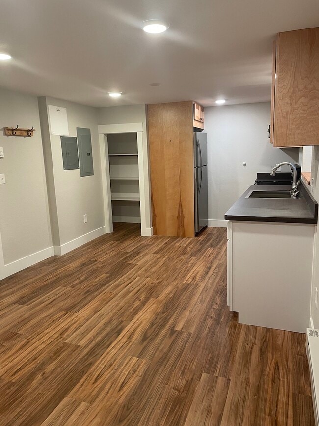Photo - 1516 W Kent Ave Unidad Basement