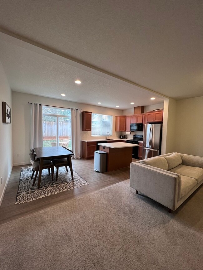 Photo - BEAUTIFUL THREE BEDROOM TOWN HOME IN KALAMA