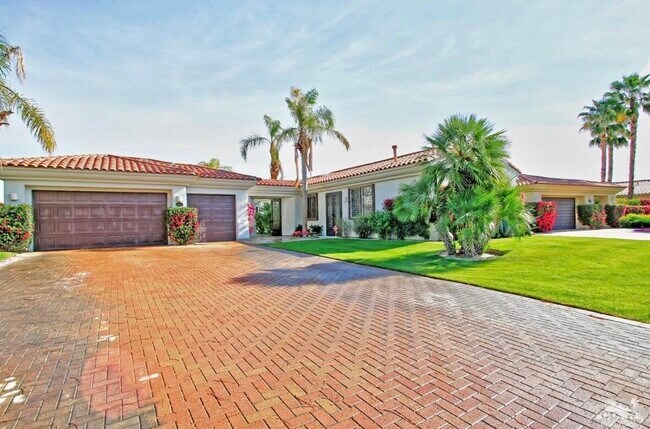 Photo - 104 Loch Lomond Rd