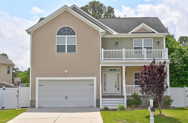 Photo - MOVE IN READY! GORGEOUS HOME IN CHESAPEAKE!