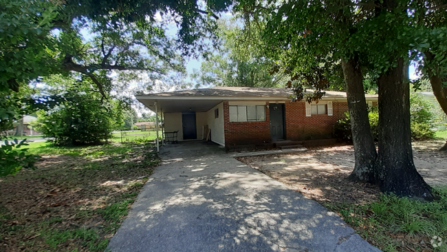 Building Photo - 1703 Larry Ave Rental