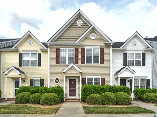Building Photo - Charming 3-Bedroom Townhome in Prime Winst...