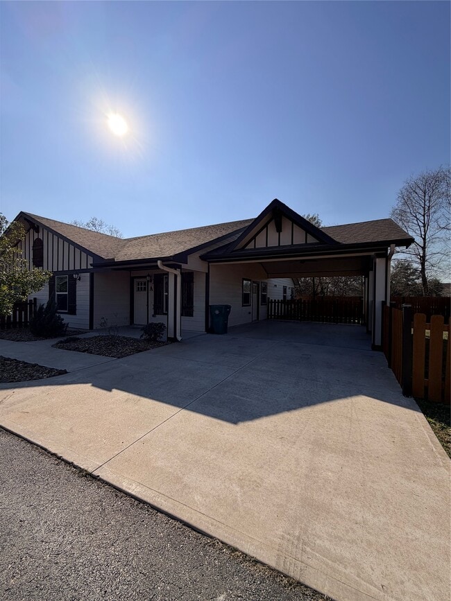 Photo - 2005 Pasadena Blvd