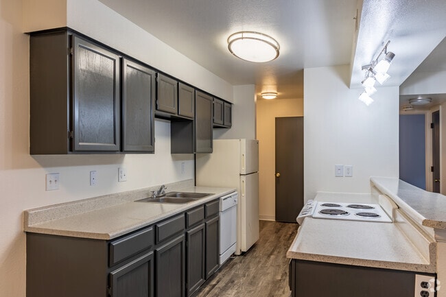 2BR, 2BA - 1,025SF