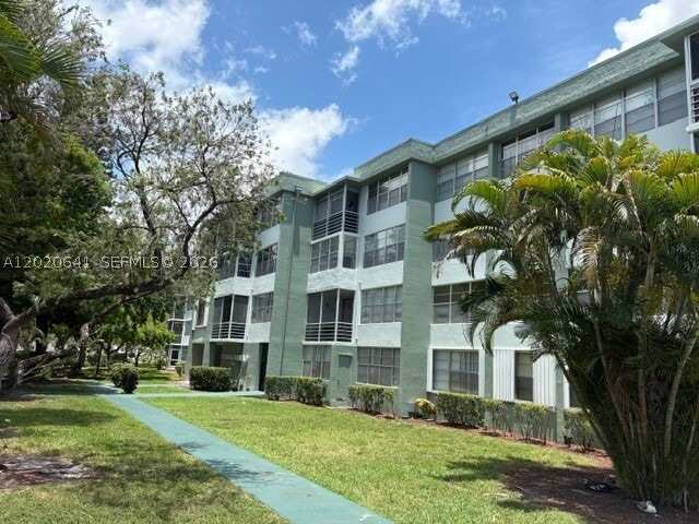 Building Photo - 2781 Taft St Unit 411