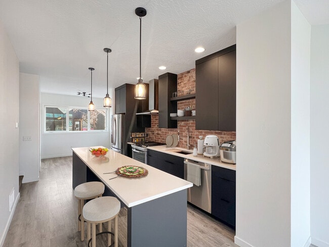 Photo - 119 B N 2nd St W