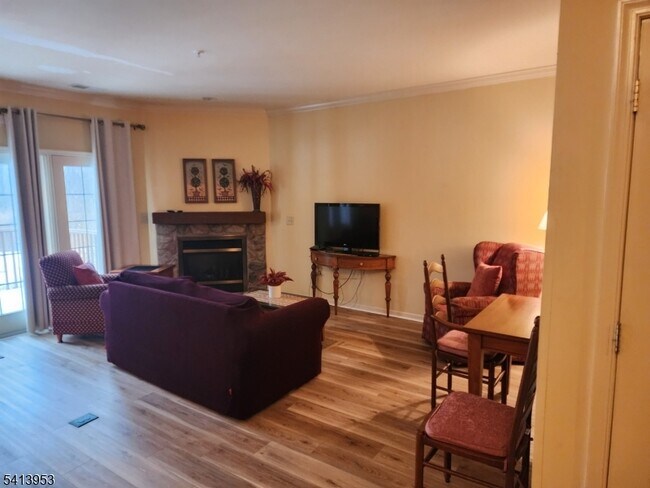 Photo - 3-13 Maple Cres Unit 13