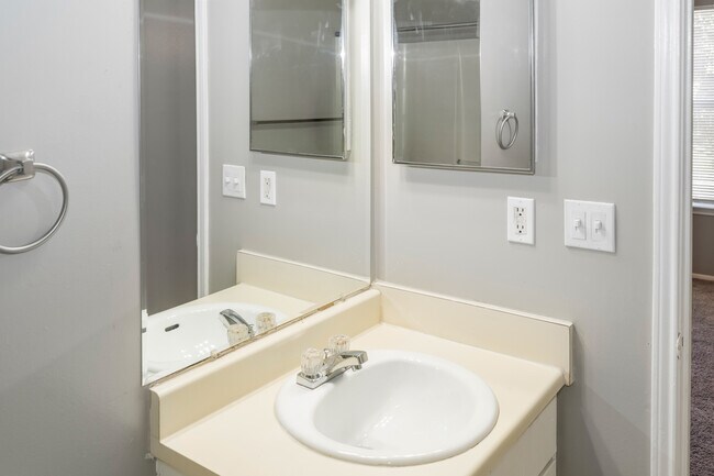 Photo - Wilshire Park Apartments