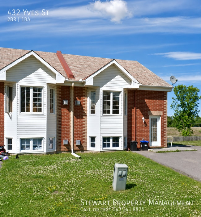 Building Photo - 432 Yves St