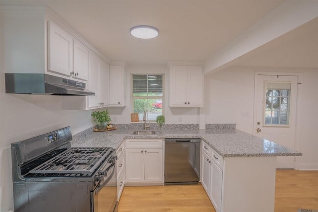 Photo - 30114 Oak St
