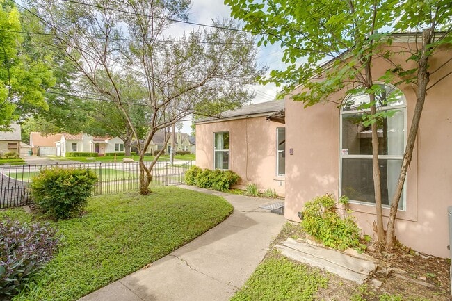 3256 Greene Ave Unidad 3256 Greene Back-27