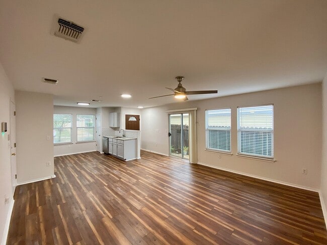 Photo - Washer/Dryer Included – Move-In Ready Home in Hills of Shaenfield!