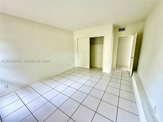 Photo - 2352 NE 9th St Unit B