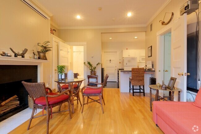 Building Photo - 398 Marlborough St Unit 6 Rental