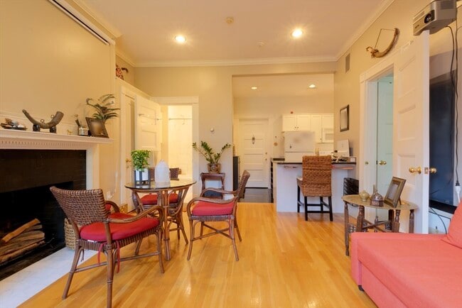 Photo - 398 Marlborough St Unidad 6 Rental