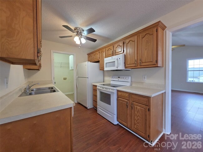 Photo - 1645 Bernard Ave