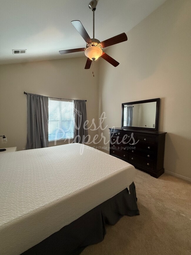 Photo - 613 Finnegan Ln